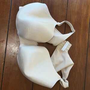 Cream colored 40DDD Cacique underwire bra